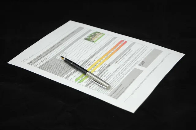 energy certificate, document, agreement, documents, sign, business, paper, pen, energy certificate, energy certificate, energy certificate, document, document, document, document, agreement, documents, documents, documents, documents, documents. Anbieterprofile auf Nachweise prüfen: Angaben zu Gewerbe und Versicherung