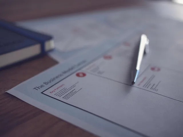 business, document, proposal, marketing, pen, office, desk, blue office, blue marketing, blue desk, blue document, document, proposal, proposal, proposal, proposal, proposal. Angebote einholen: Welche Unterlagen gehören in die Anfrage?