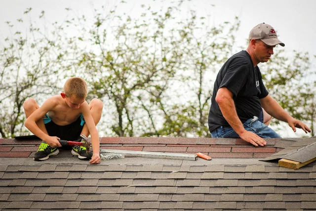 roofing, father, son, family, roof, child, work, boy, dad, roofing, roofing, roofing, roofing, roofing, father, dad. Haftung und Gewährleistung bei Dienstleistungen: Was Verträge regeln sollten